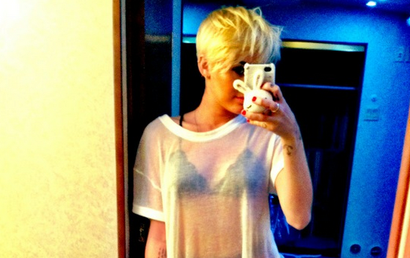 Miley Cyrus shows off her new haircut -- again! -- on Twitter.